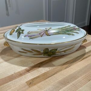 Covered dish royal Worcester